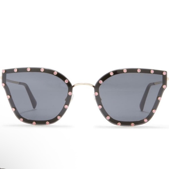 VALENTINO SUNGLASSES WITH STUDDED DETAILS!! Gorgeous!!! Style!! - Picture 1 of 12